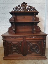 Hunting style Vaisselier cabinet