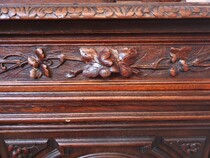 Hunting style Vaisselier cabinet