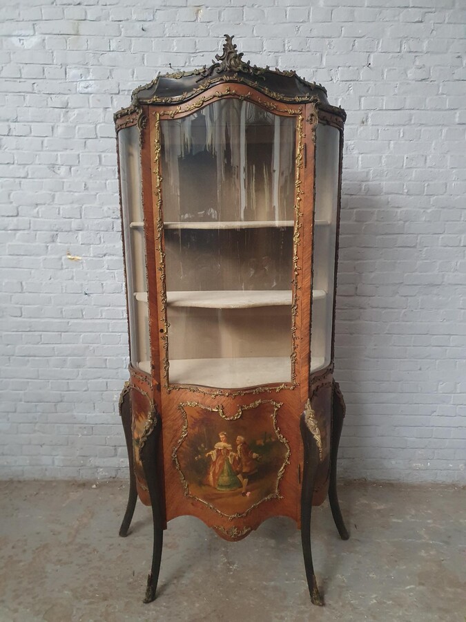 Louis XV (Vernis Martin) Vitrine (Display Cabinet)