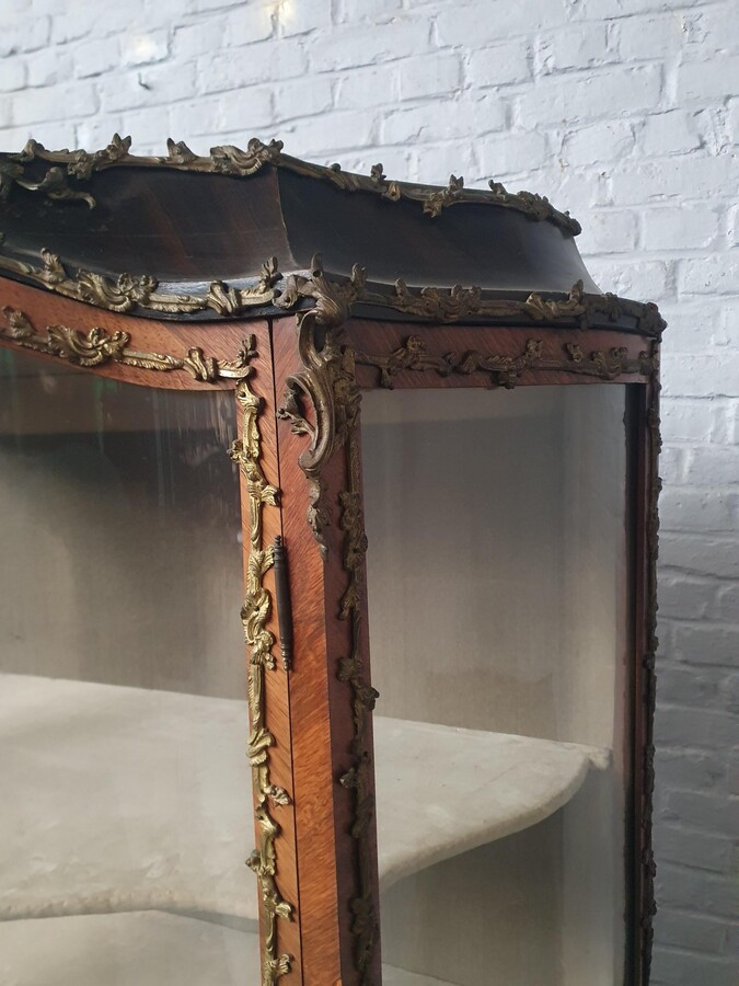 Louis XV (Vernis Martin) Vitrine (Display Cabinet)