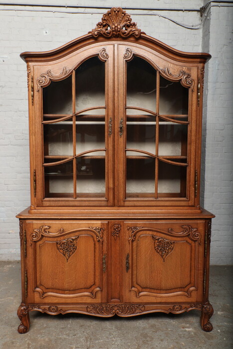 Louis XV Vitrine (Display Cabinet)