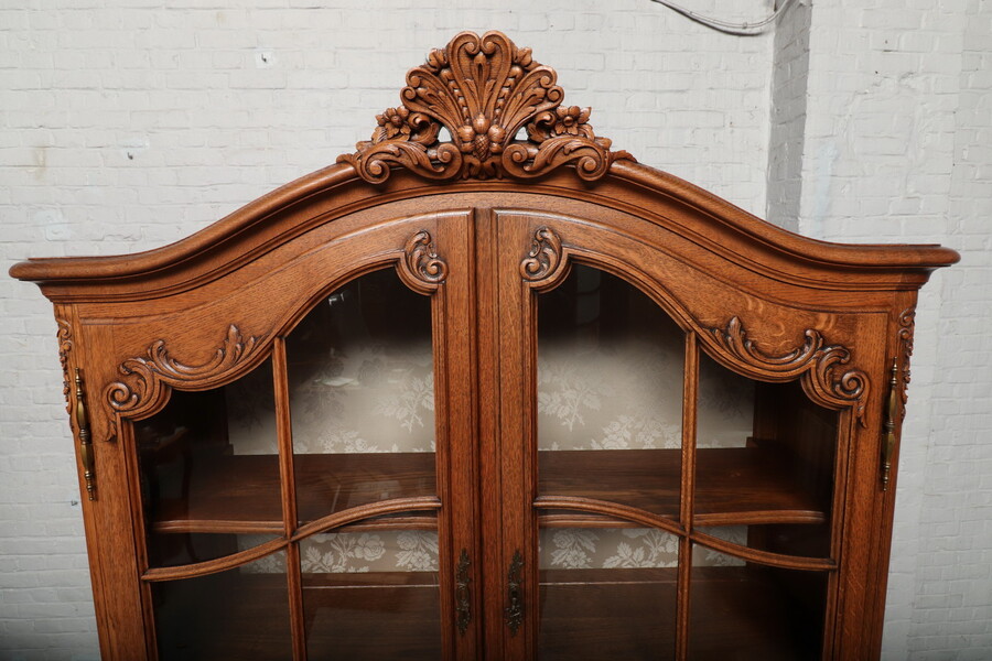 Louis XV Vitrine (Display Cabinet)