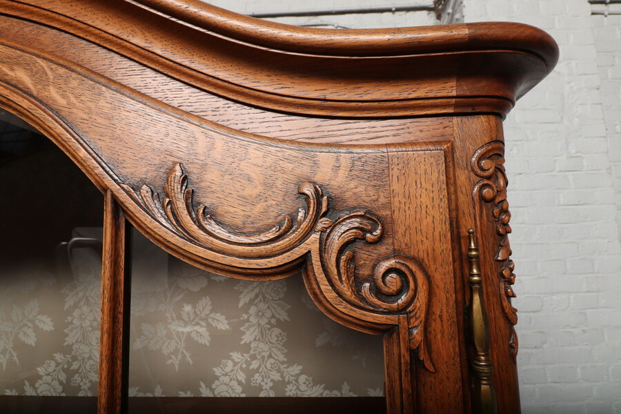Louis XV Vitrine (Display Cabinet)