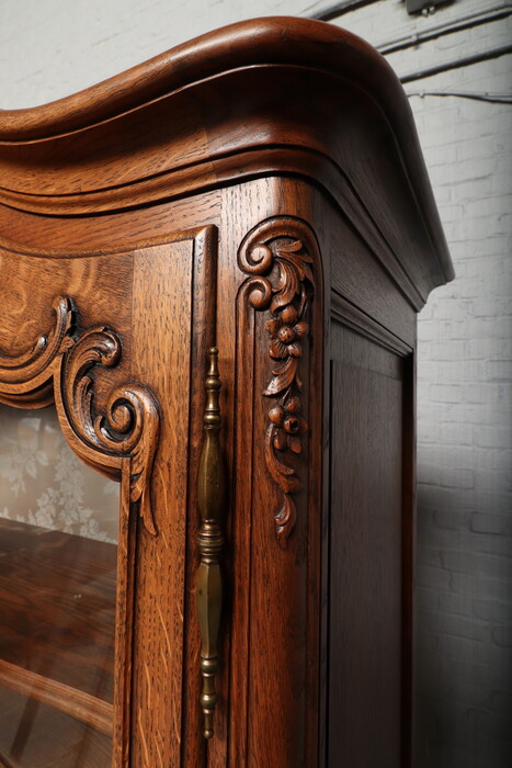 Louis XV Vitrine (Display Cabinet)