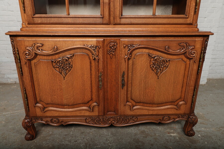 Louis XV Vitrine (Display Cabinet)