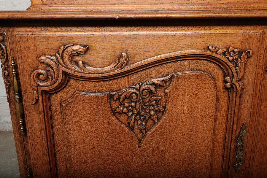 Louis XV Vitrine (Display Cabinet)