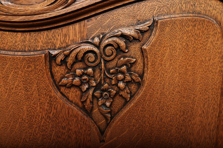 Louis XV Vitrine (Display Cabinet)