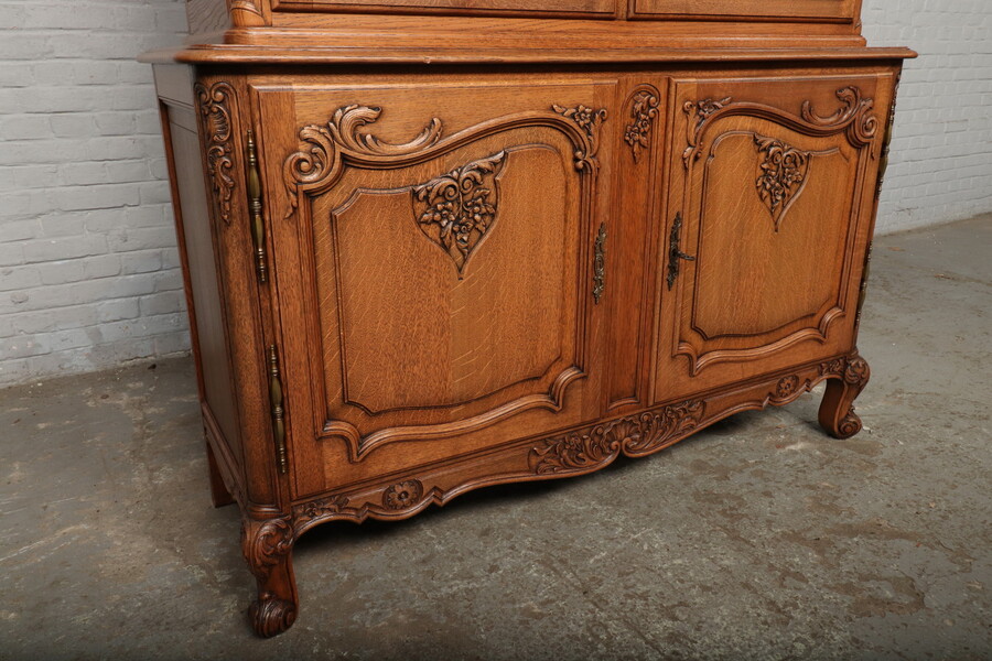 Louis XV Vitrine (Display Cabinet)