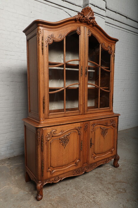 Louis XV Vitrine (Display Cabinet)