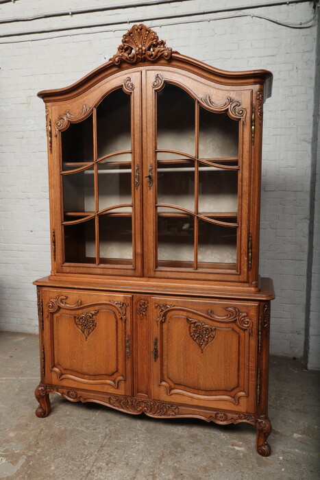 Louis XV Vitrine (Display Cabinet)