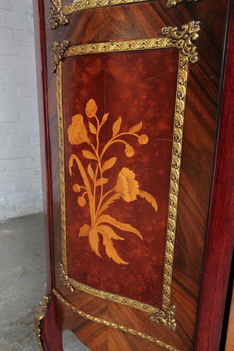Louis XV Vitrine (Display Cabinet)