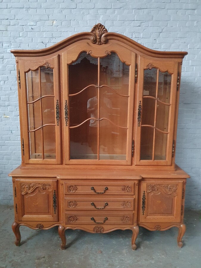 Louis XV Vitrine (Display Cabinet)