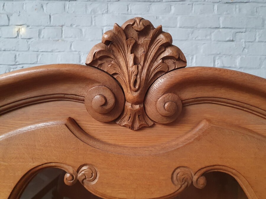 Louis XV Vitrine (Display Cabinet)