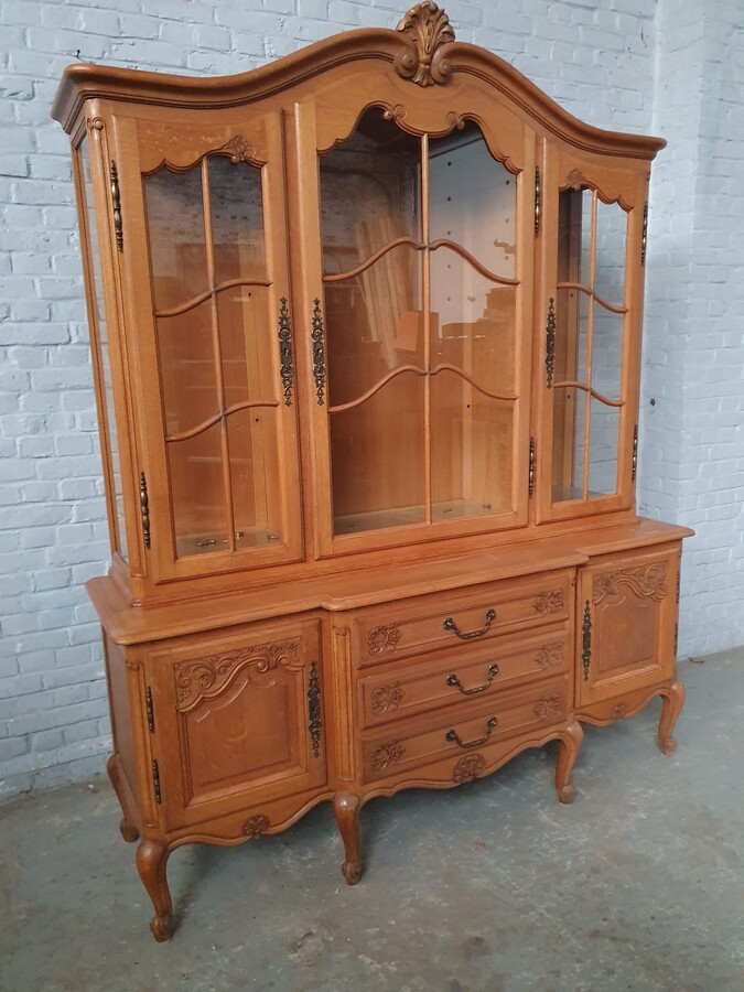 Louis XV Vitrine (Display Cabinet)
