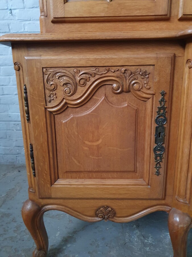 Louis XV Vitrine (Display Cabinet)