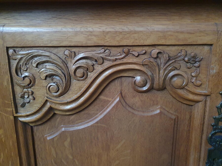 Louis XV Vitrine (Display Cabinet)