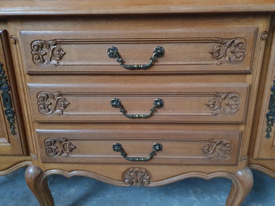 Louis XV Vitrine (Display Cabinet)