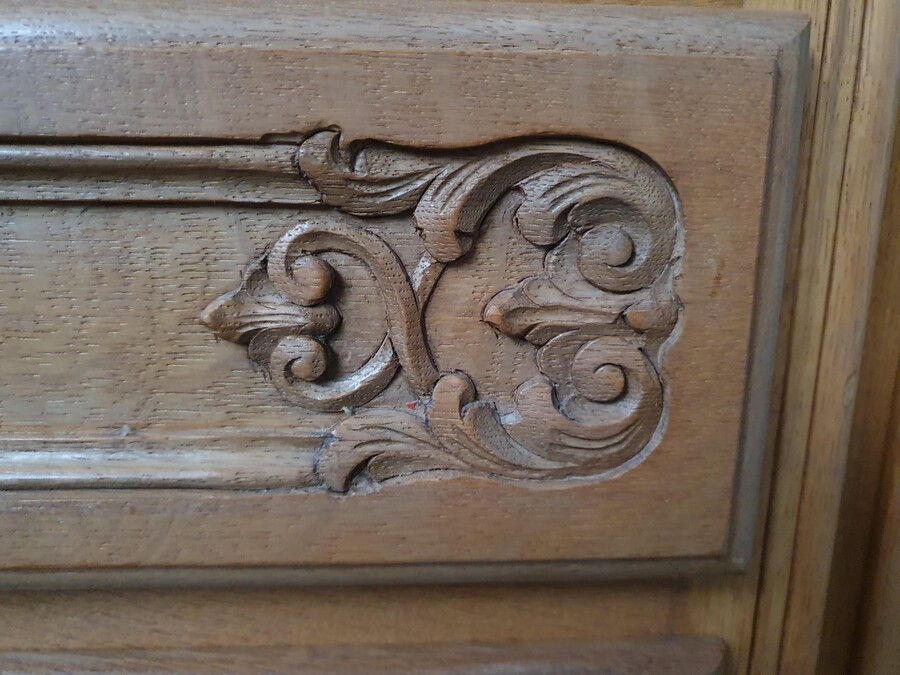 Louis XV Vitrine (Display Cabinet)