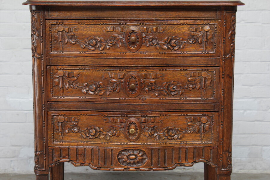 Louis XVI Chest of Drawers