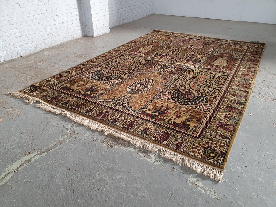 Oriental carpet  (Rug)