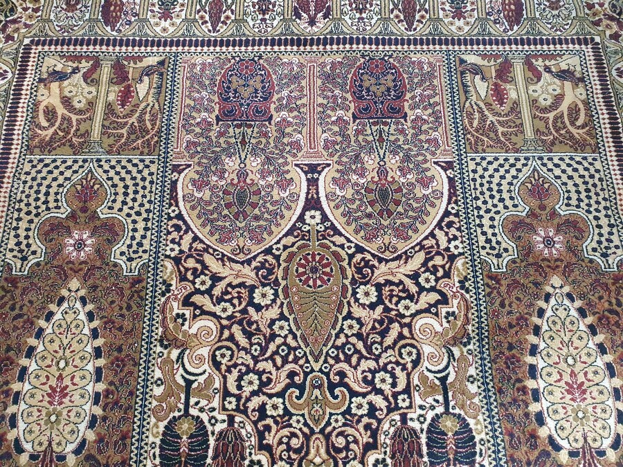 Oriental carpet  (Rug)
