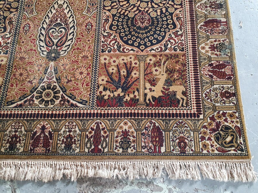 Oriental carpet  (Rug)