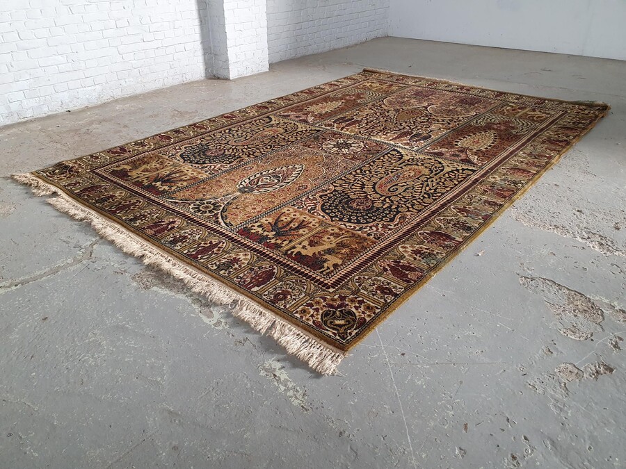 Oriental carpet  (Rug)