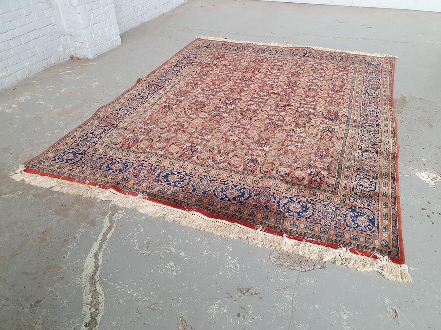 Oriental carpet  (Rug)
