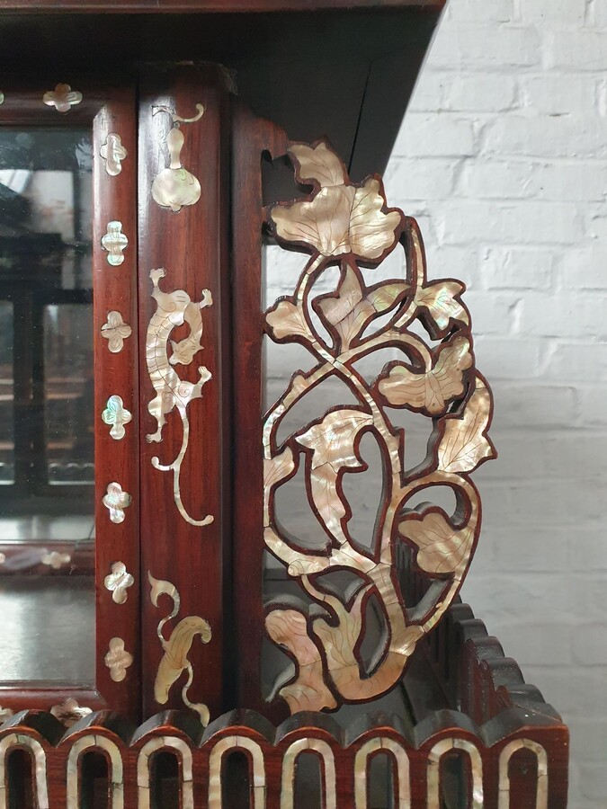 Oriental (Chinese) Vitrine (Display Cabinet)