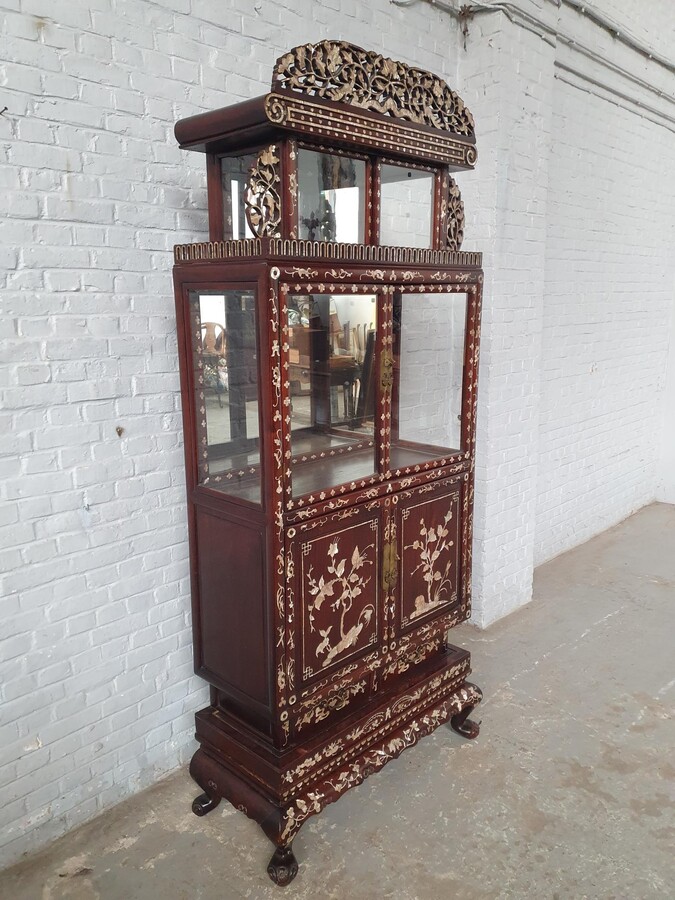 Oriental (Chinese) Vitrine (Display Cabinet)