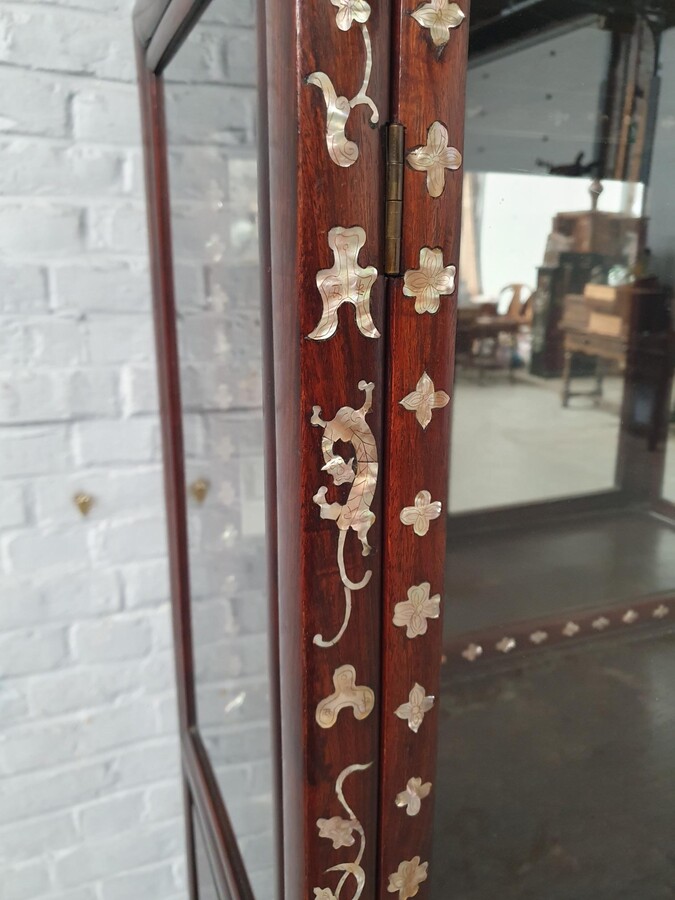 Oriental (Chinese) Vitrine (Display Cabinet)