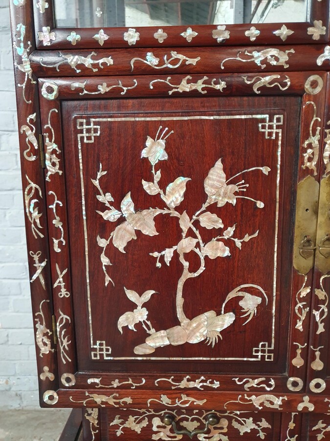 Oriental (Chinese) Vitrine (Display Cabinet)