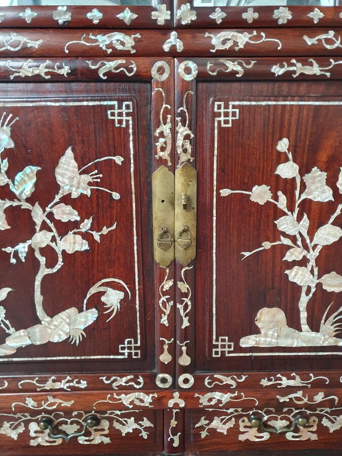 Oriental (Chinese) Vitrine (Display Cabinet)