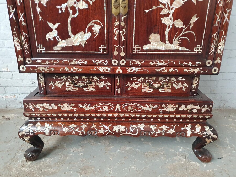 Oriental (Chinese) Vitrine (Display Cabinet)