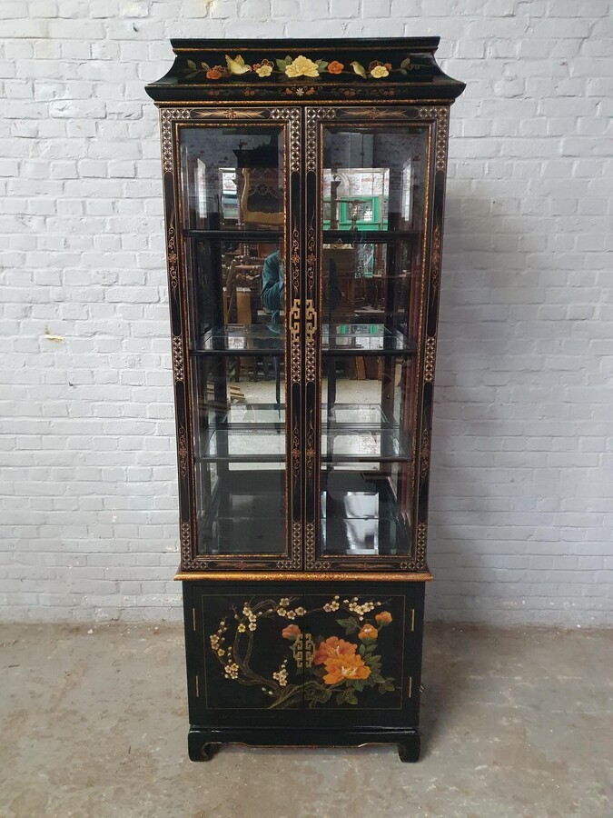 Oriental (Chinese) Vitrine (Display Cabinet)