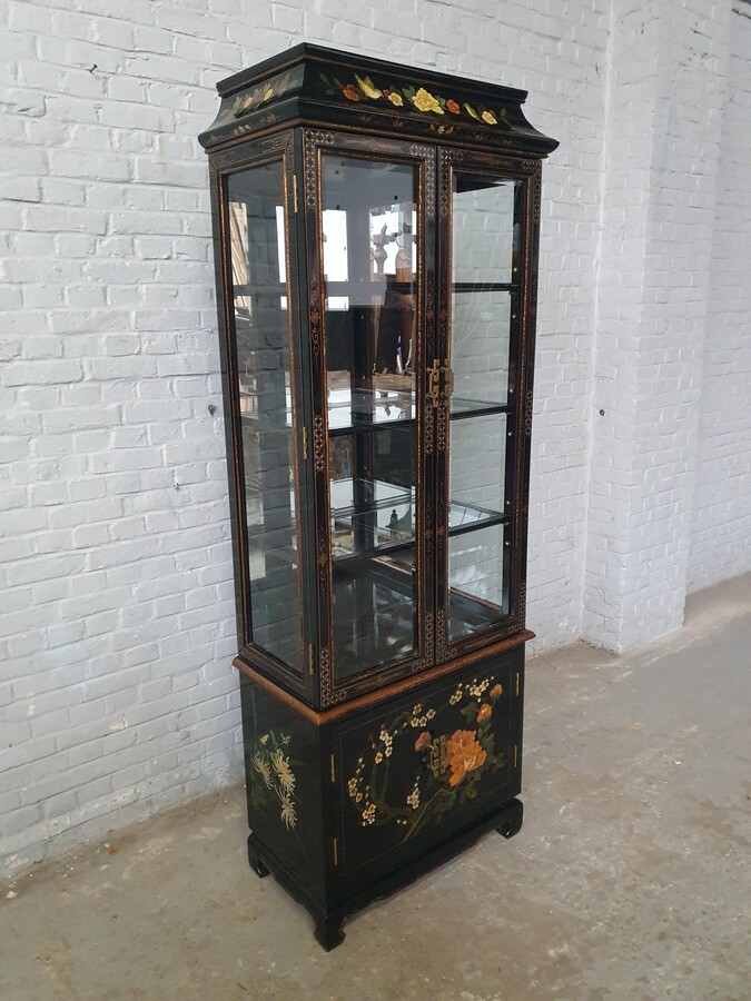Oriental (Chinese) Vitrine (Display Cabinet)