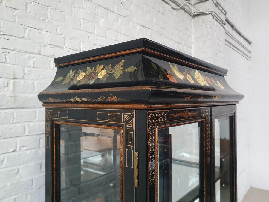 Oriental (Chinese) Vitrine (Display Cabinet)