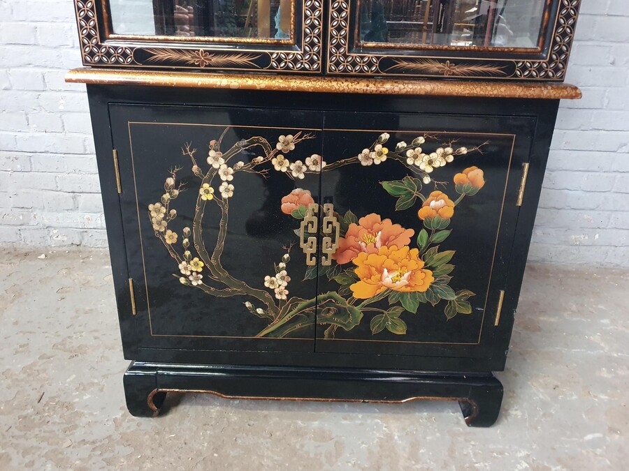 Oriental (Chinese) Vitrine (Display Cabinet)