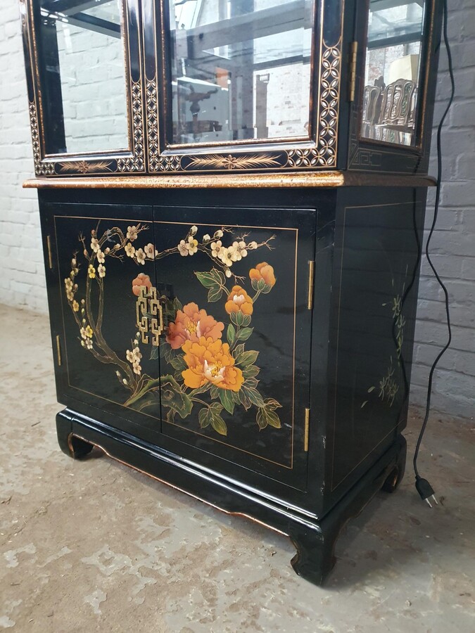 Oriental (Chinese) Vitrine (Display Cabinet)