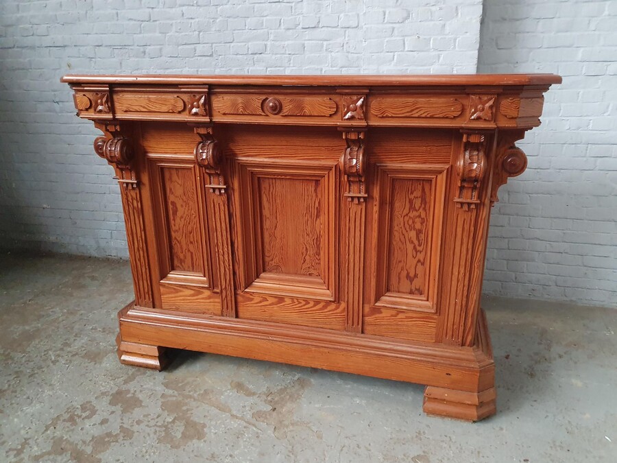 Renaissance Bar/Counter