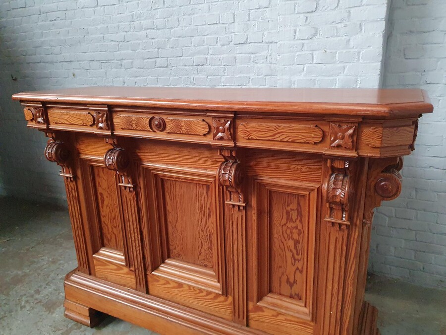 Renaissance Bar/Counter