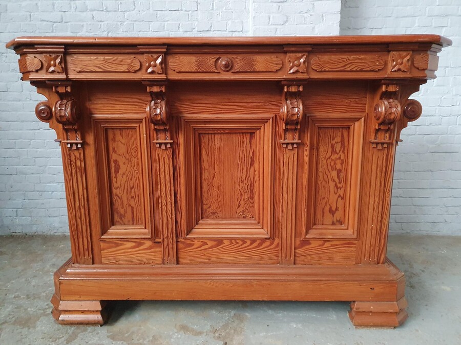 Renaissance Bar/Counter