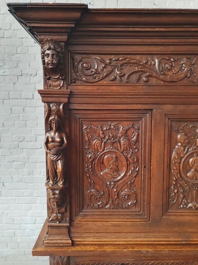 Renaissance Credance cabinet