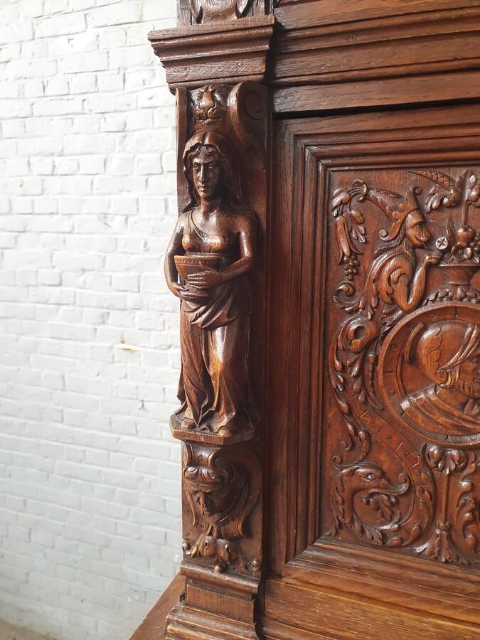 Renaissance Credance cabinet