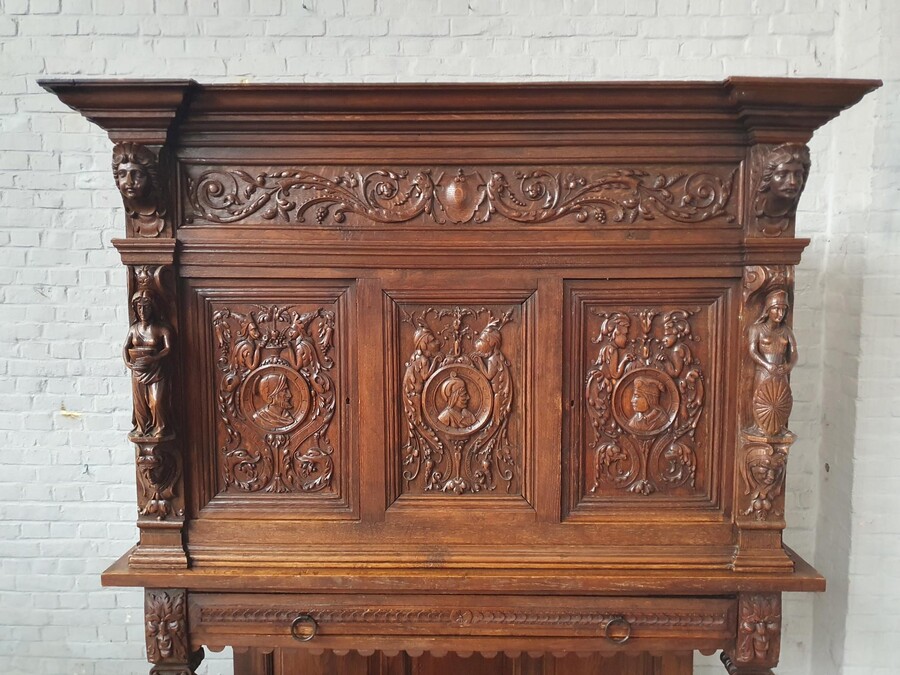 Renaissance Credance cabinet