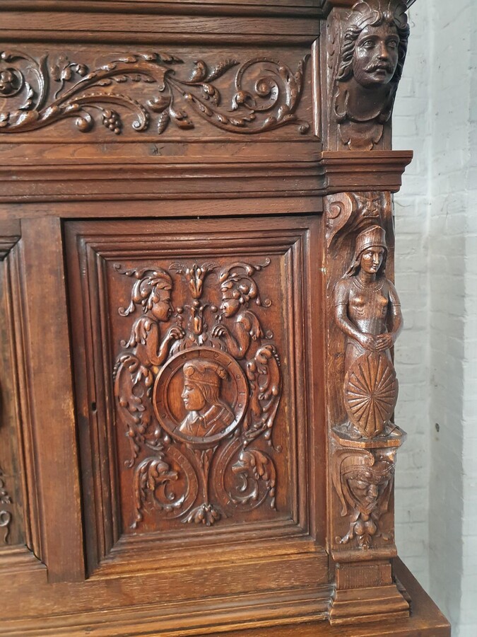 Renaissance Credance cabinet