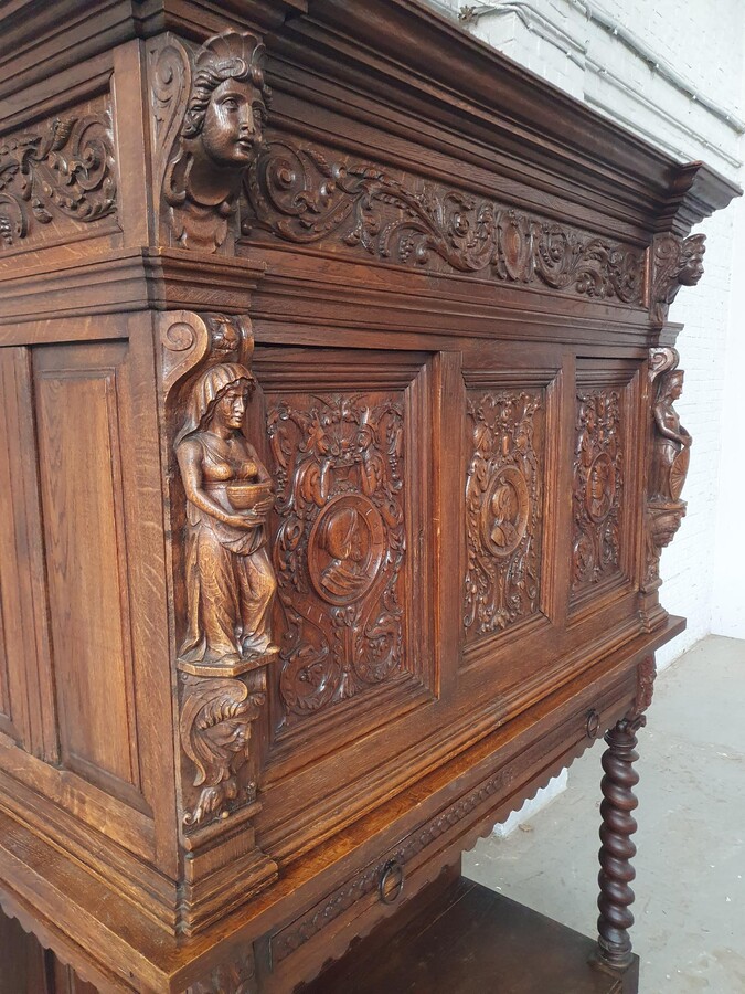 Renaissance Credance cabinet