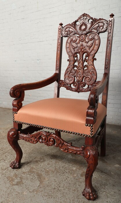 Renaissance table + armchair