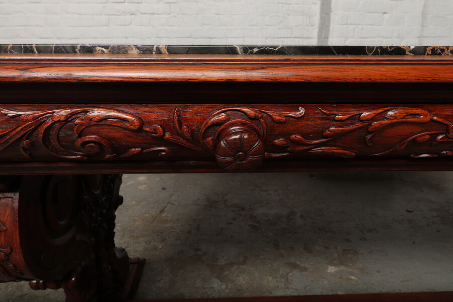 Renaissance table + armchair