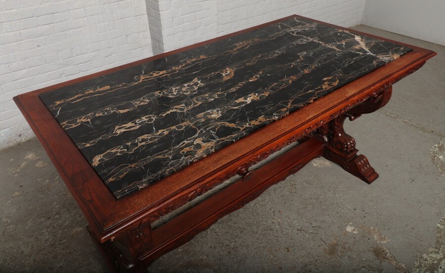 Renaissance table + armchair